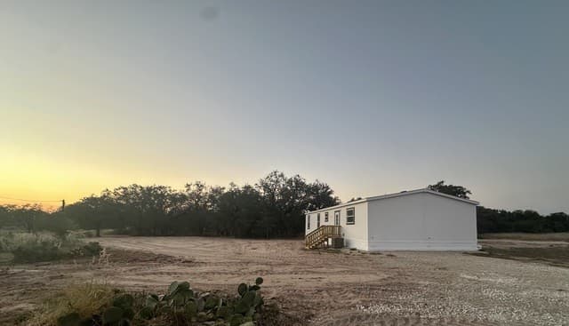 4-bedroom rental at 5161 Cr302 in Floresville, TX — photo 4
