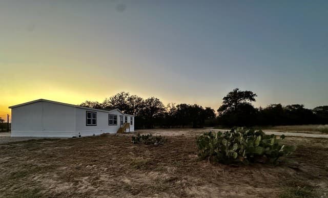 4-bedroom rental at 5161 Cr302 in Floresville, TX — photo 5