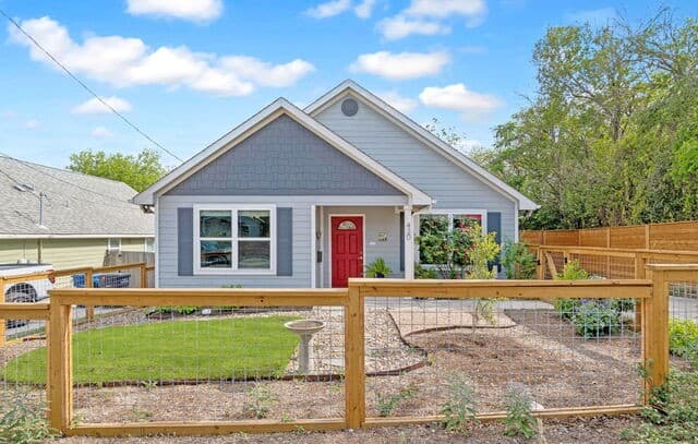 3-bedroom rental at 420 Belmont in San Antonio, TX — photo 1