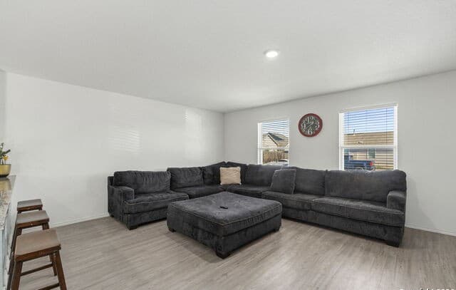 4-bedroom rental at 7323 Donkey Valley in San Antonio, TX — photo 5