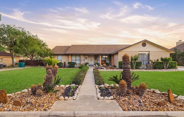 3-bedroom rental at 15224 Park Place Dr in Lytle, TX — photo 1