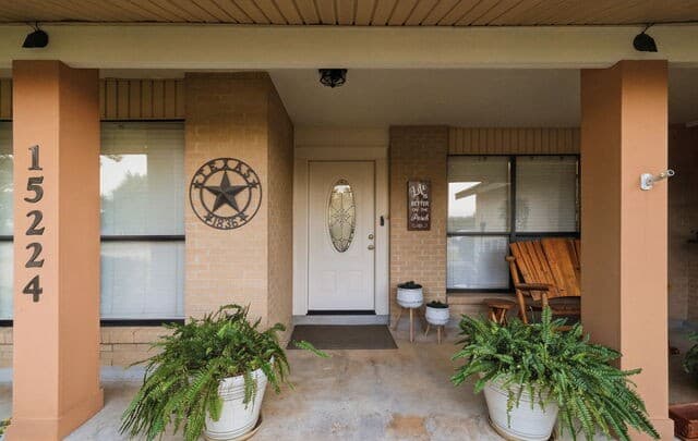 3-bedroom rental at 15224 Park Place Dr in Lytle, TX — photo 5