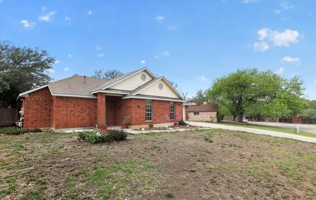 3-bedroom rental at 3415 Lura Ln in San Antonio, TX — photo 5