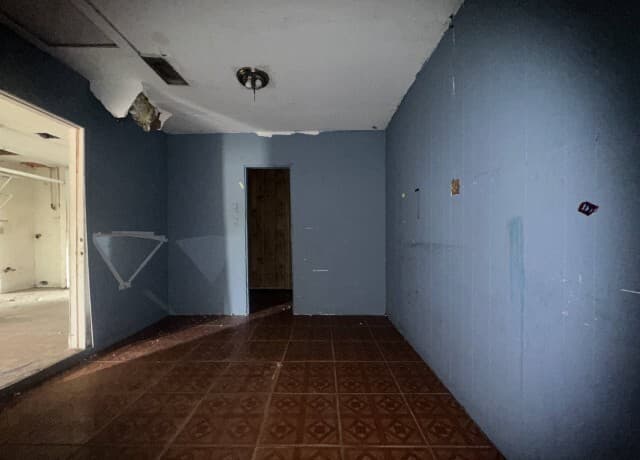 4-bedroom rental at 2710 Pollote St in San Antonio, TX — photo 5