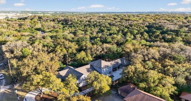5-bedroom rental at 10770 Mesquite Flt in Helotes, TX — photo 4
