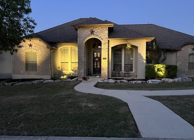 3-bedroom rental at 1107 Saddle Horse in San Antonio, TX — photo 2
