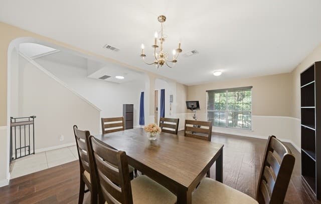 5-bedroom rental at 11622 Shotgun Way in Helotes, TX — photo 3