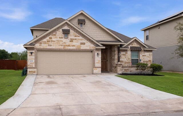 3-bedroom rental at 8331 Percheron Pass in San Antonio, TX — photo 2