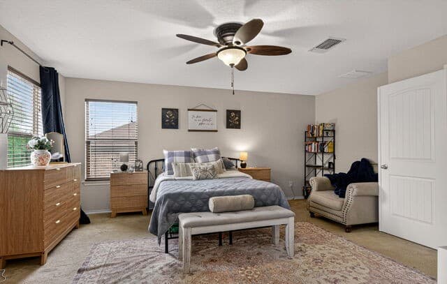 3-bedroom rental at 20715 Cape Coral in San Antonio, TX — photo 4