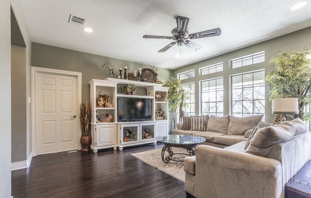 3-bedroom rental at 26441 White Eagle in San Antonio, TX — photo 3