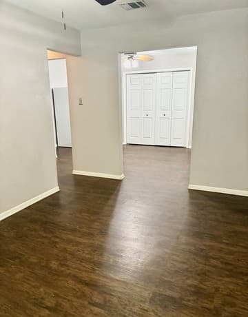 2-bedroom rental at 1314 Commerce in Jourdanton, TX — photo 5