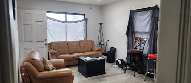 3-bedroom rental at 701 Linares St in San Antonio, TX — photo 4