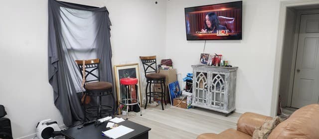 3-bedroom rental at 701 Linares St in San Antonio, TX — photo 5