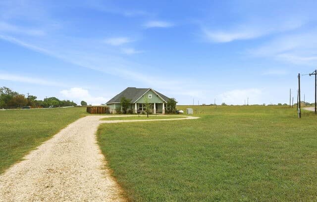 3-bedroom rental at 1302 Countryside Bnd in Fredericksburg, TX — photo 3