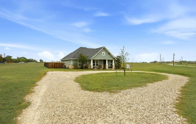 3-bedroom rental at 1302 Countryside Bnd in Fredericksburg, TX — photo 4