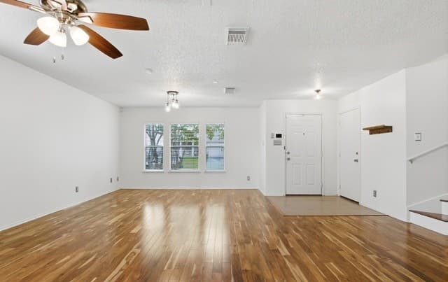 4-bedroom rental at 6339 Higbee Mill in San Antonio, TX — photo 4