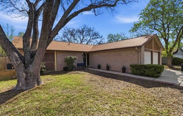 3-bedroom rental at 14422 Bluewood in San Antonio, TX — photo 2