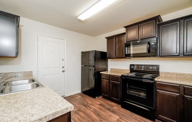 3-bedroom rental at 12363 Kirshner Way in San Antonio, TX — photo 5
