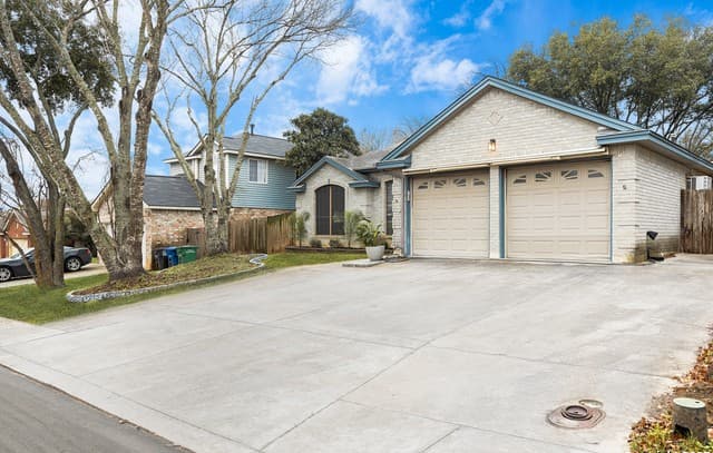 4-bedroom rental at 5951 Spring Buck in San Antonio, TX — photo 2