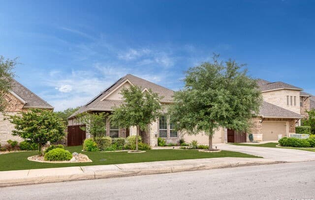 4-bedroom rental at 23107 Evangeline in San Antonio, TX — photo 2