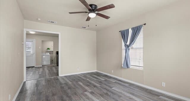 3-bedroom rental at 310 Aldama in San Antonio, TX — photo 2