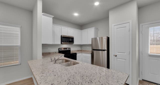3-bedroom rental at 9034 Glen Shadow Unit 34 in San Antonio, TX — photo 3