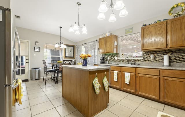 3-bedroom rental at 5330 Stormy Breeze in San Antonio, TX — photo 2
