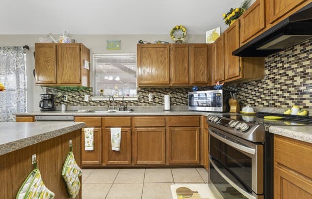 3-bedroom rental at 5330 Stormy Breeze in San Antonio, TX — photo 3