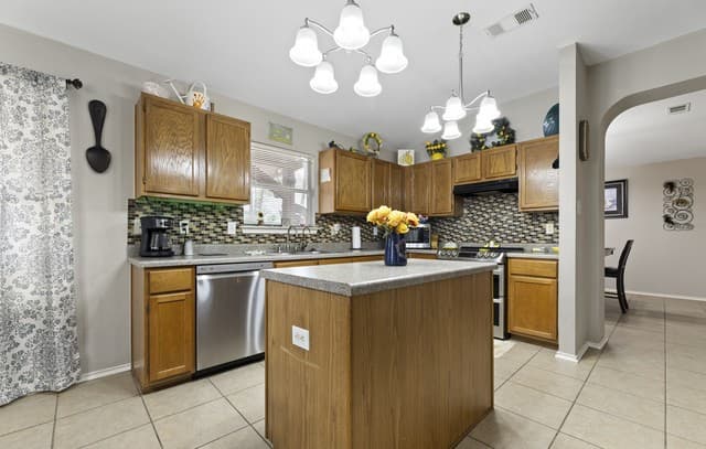 3-bedroom rental at 5330 Stormy Breeze in San Antonio, TX — photo 4