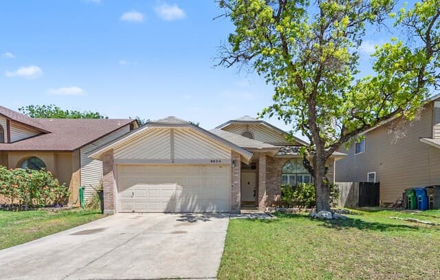 4-bedroom rental at 9634 Silver Moon in San Antonio, TX — photo 2