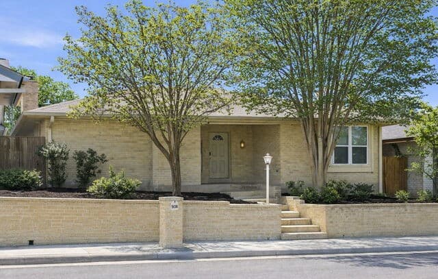 3-bedroom rental at 5838 Winterhaven Dr in Windcrest, TX — photo 2