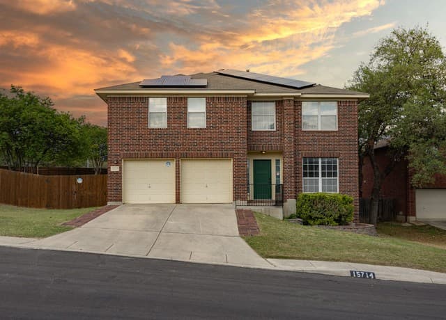 4-bedroom rental at 15714 Knollcircle in San Antonio, TX — photo 1