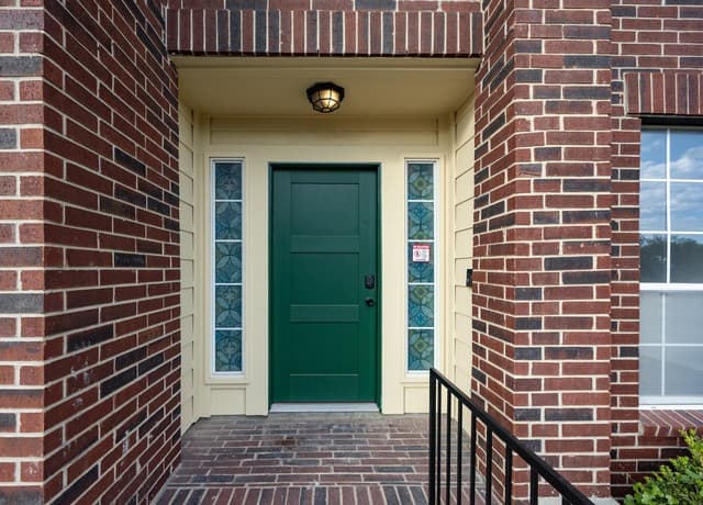4-bedroom rental at 15714 Knollcircle in San Antonio, TX — photo 2