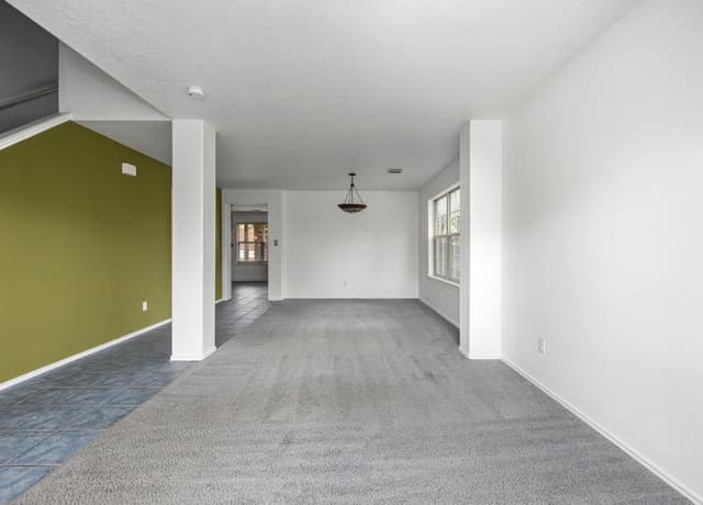 4-bedroom rental at 15714 Knollcircle in San Antonio, TX — photo 3