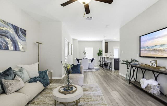 3-bedroom rental at 8106 Bending Tree in San Antonio, TX — photo 4