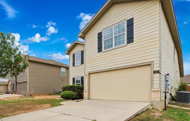 4-bedroom rental at 818 Three Wood Way in San Antonio, TX — photo 3