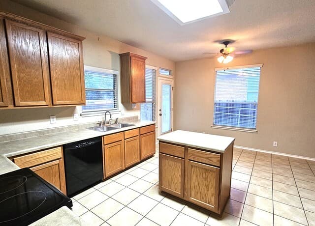 3-bedroom rental at 300 Eagle Flight in Cibolo, TX — photo 4