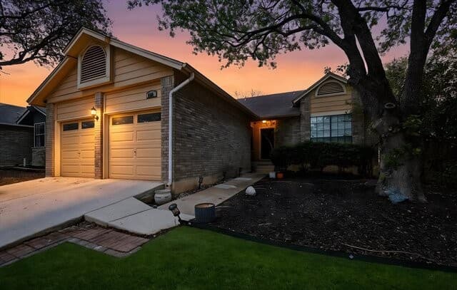 3-bedroom rental at 6326 Tally Gate in San Antonio, TX — photo 2