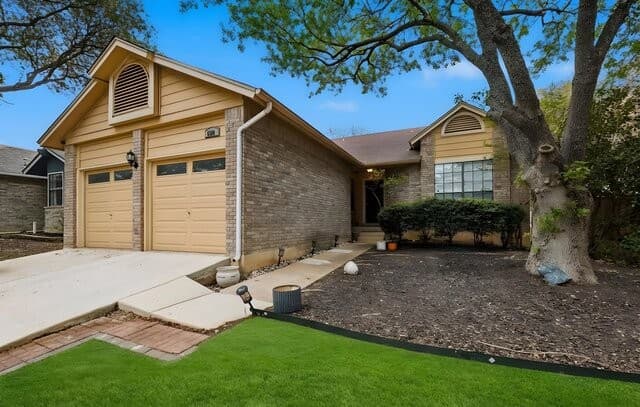 3-bedroom rental at 6326 Tally Gate in San Antonio, TX — photo 3