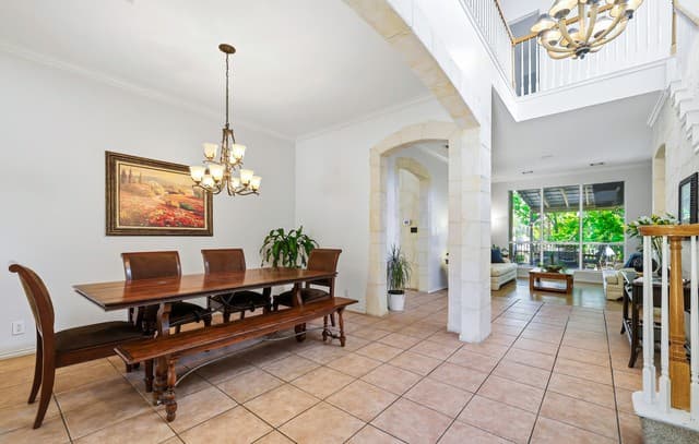 5-bedroom rental at 726 Treaty Oak in San Antonio, TX — photo 4