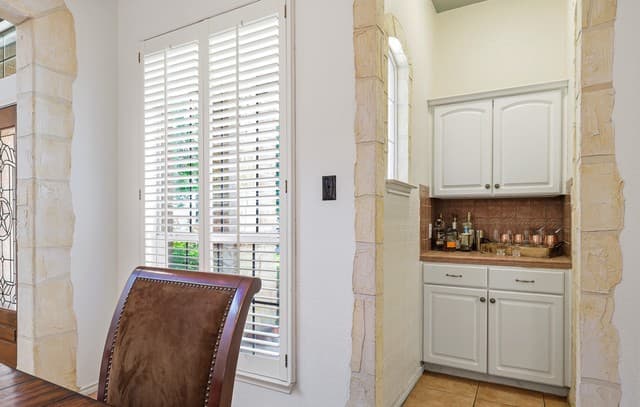 5-bedroom rental at 726 Treaty Oak in San Antonio, TX — photo 5