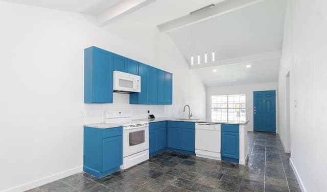 2-bedroom rental at 7006 Glen Pass in San Antonio, TX — photo 1