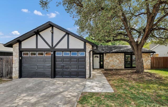 3-bedroom rental at 5915 Lake Champlain in San Antonio, TX — photo 1