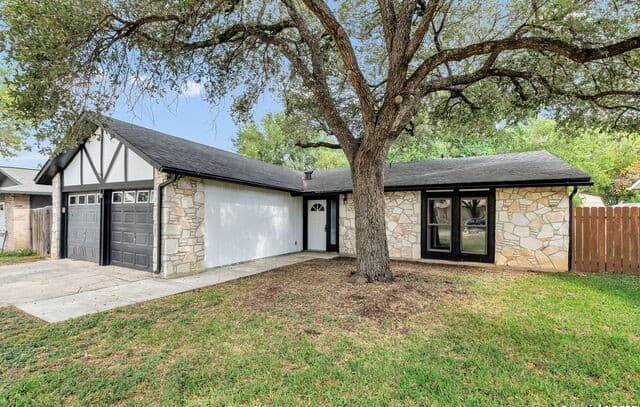3-bedroom rental at 5915 Lake Champlain in San Antonio, TX — photo 2