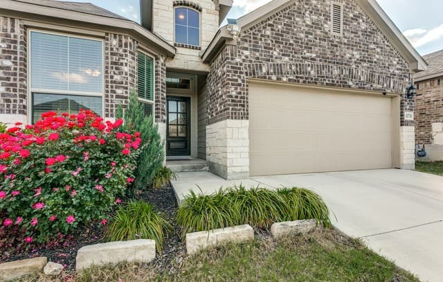 4-bedroom rental at 11710 Briceway Land in San Antonio, TX — photo 2