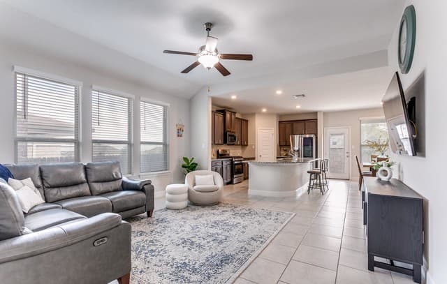 4-bedroom rental at 11710 Briceway Land in San Antonio, TX — photo 5