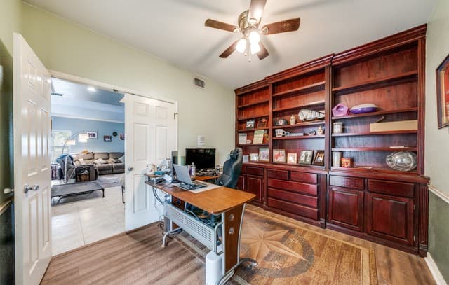 4-bedroom rental at 1855 Burr Oak Ln in Adkins, TX — photo 3