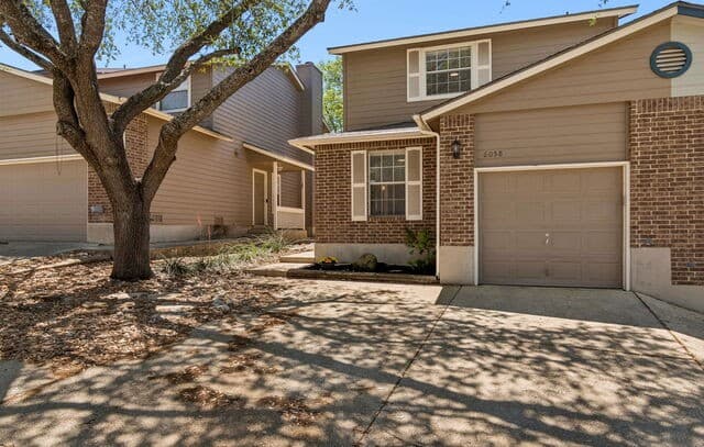 3-bedroom rental at 6058 Gaelic in San Antonio, TX — photo 2