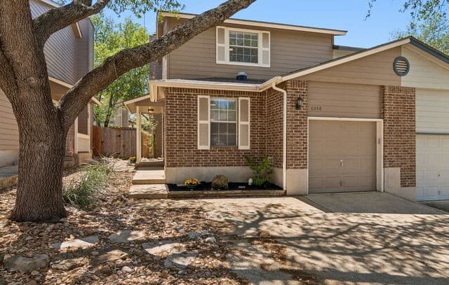 3-bedroom rental at 6058 Gaelic in San Antonio, TX — photo 3