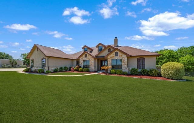 4-bedroom rental at 1001 Fm 471 in Castroville, TX — photo 1